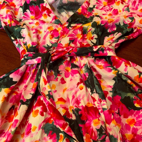 New and beautiful ZARA floral dress size M!